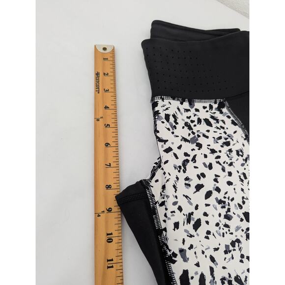 Athleta Printed Stealth TruCool Capri Small Gym Running Athletic Black White - Picture 11 of 12